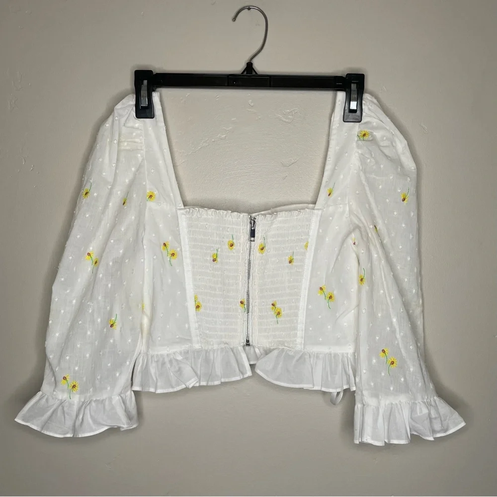 For Love & Lemons Abby Crop Top Blouse Small NWT Embroidered White Yellow Daisy - Picture 8 of 14